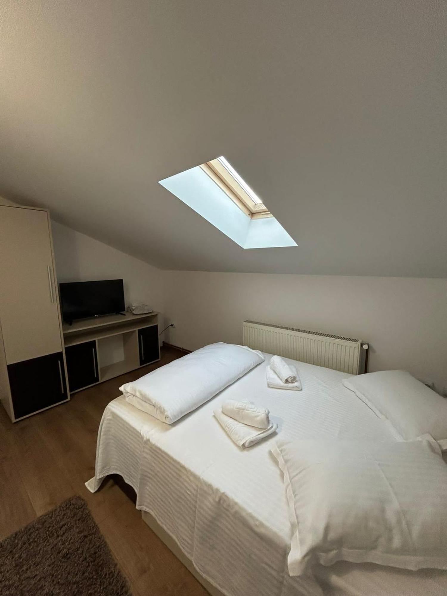 Complex Zeus Hotel Leresti Phòng bức ảnh