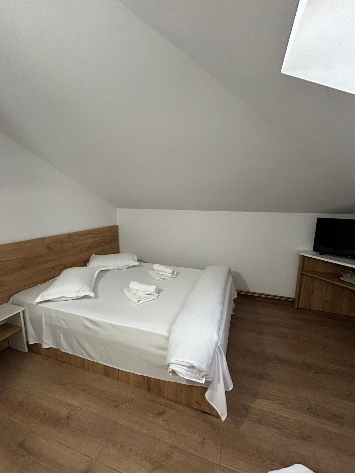 Complex Zeus Hotel Leresti Phòng bức ảnh
