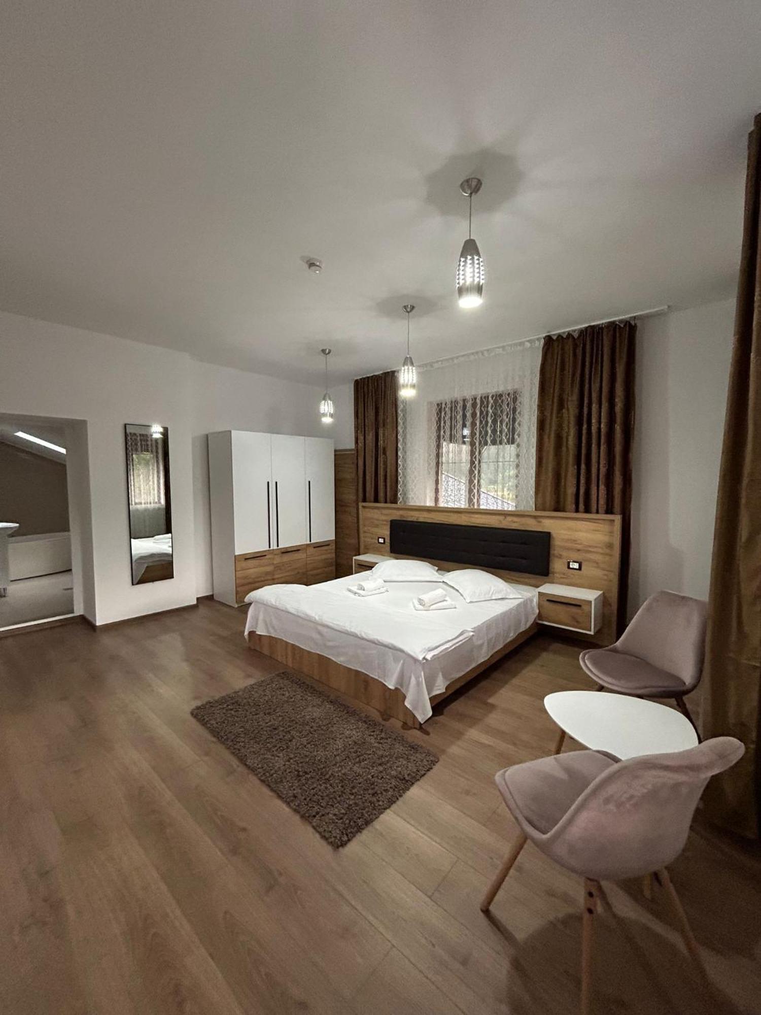 Complex Zeus Hotel Leresti Ngoại thất bức ảnh