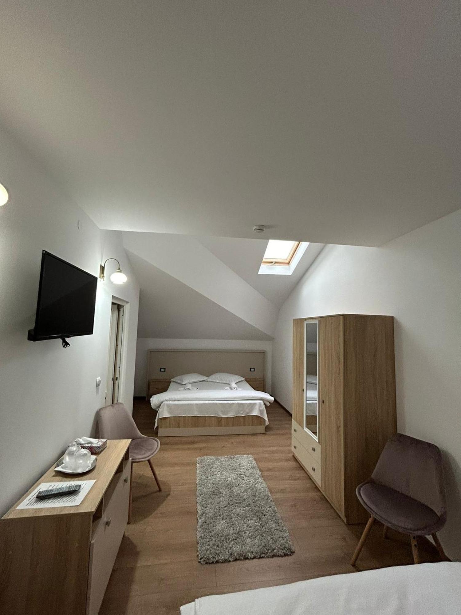 Complex Zeus Hotel Leresti Ngoại thất bức ảnh