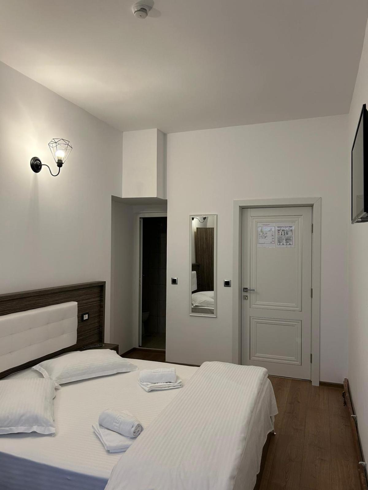 Complex Zeus Hotel Leresti Ngoại thất bức ảnh