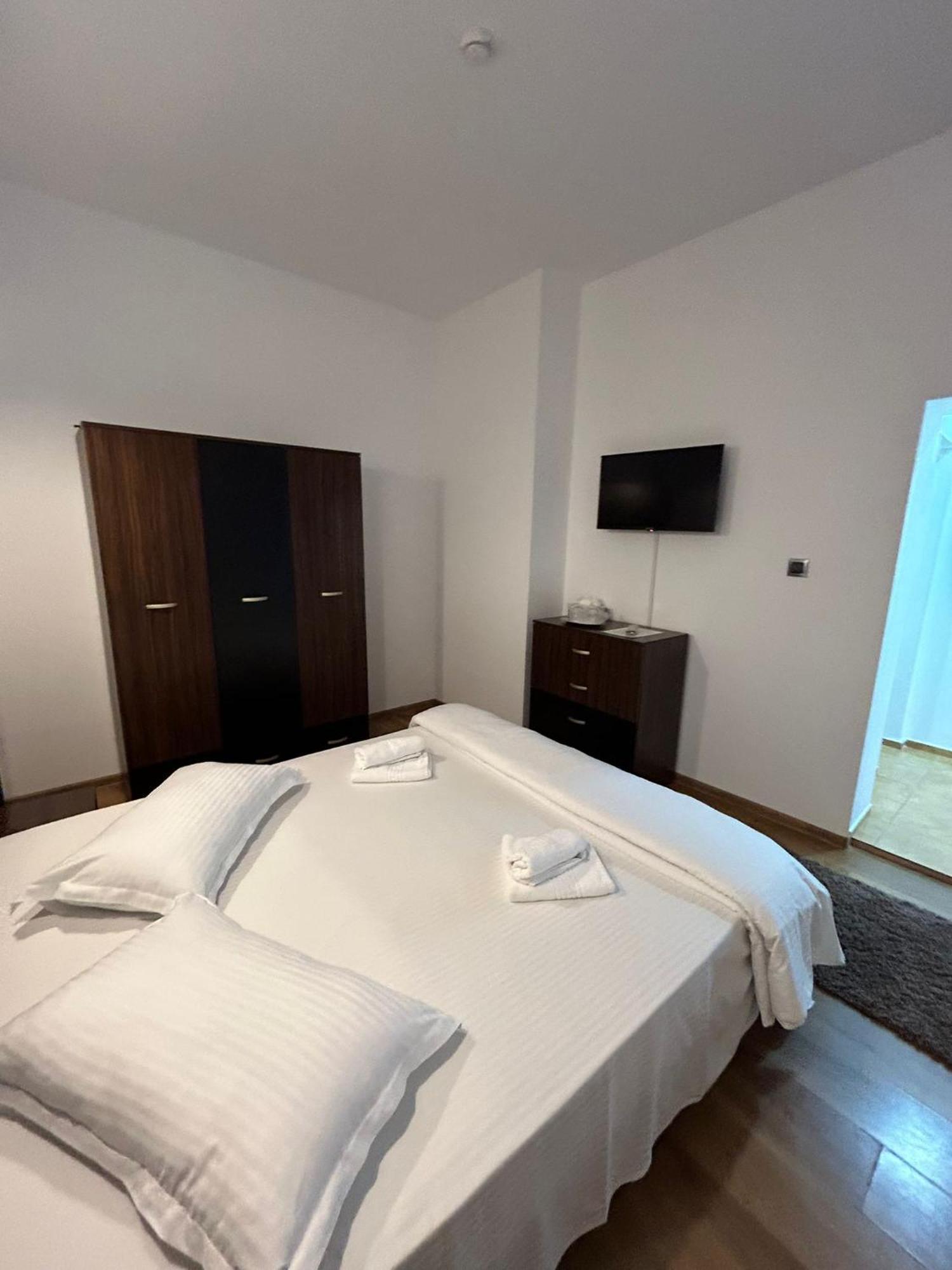 Complex Zeus Hotel Leresti Phòng bức ảnh