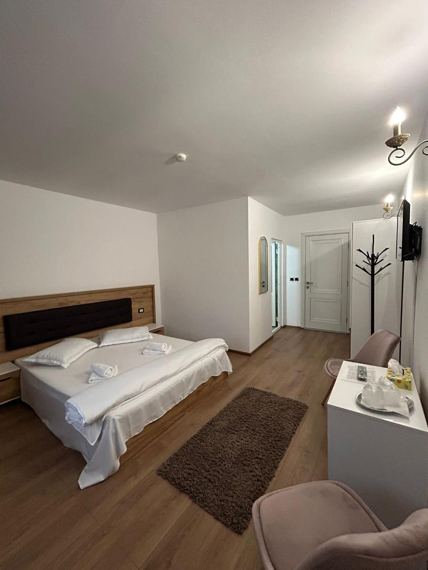 Complex Zeus Hotel Leresti Ngoại thất bức ảnh