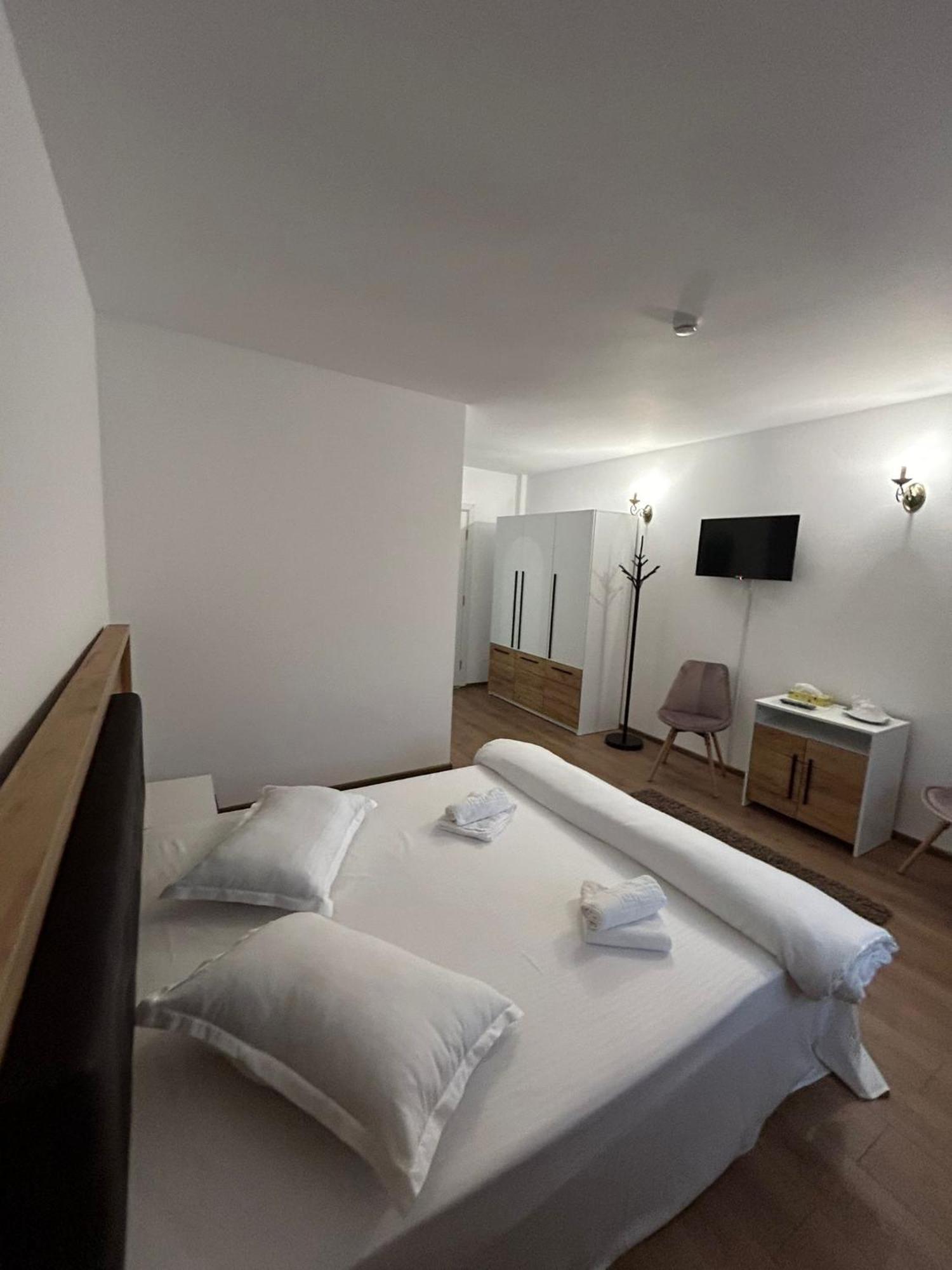 Complex Zeus Hotel Leresti Ngoại thất bức ảnh