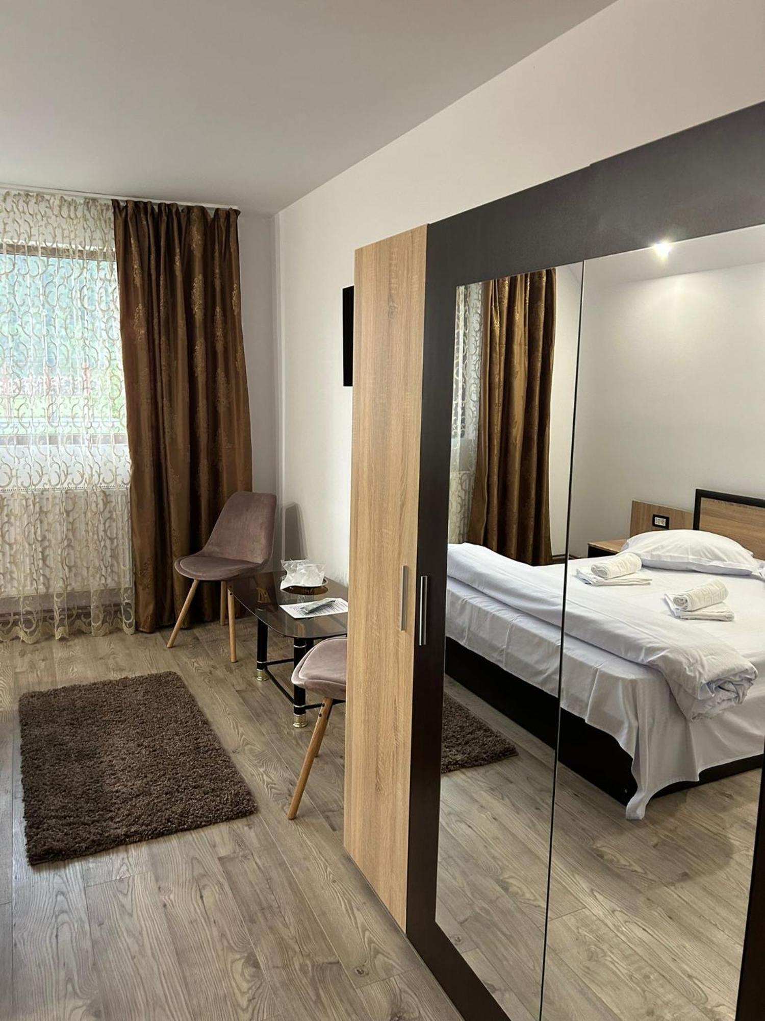 Complex Zeus Hotel Leresti Ngoại thất bức ảnh