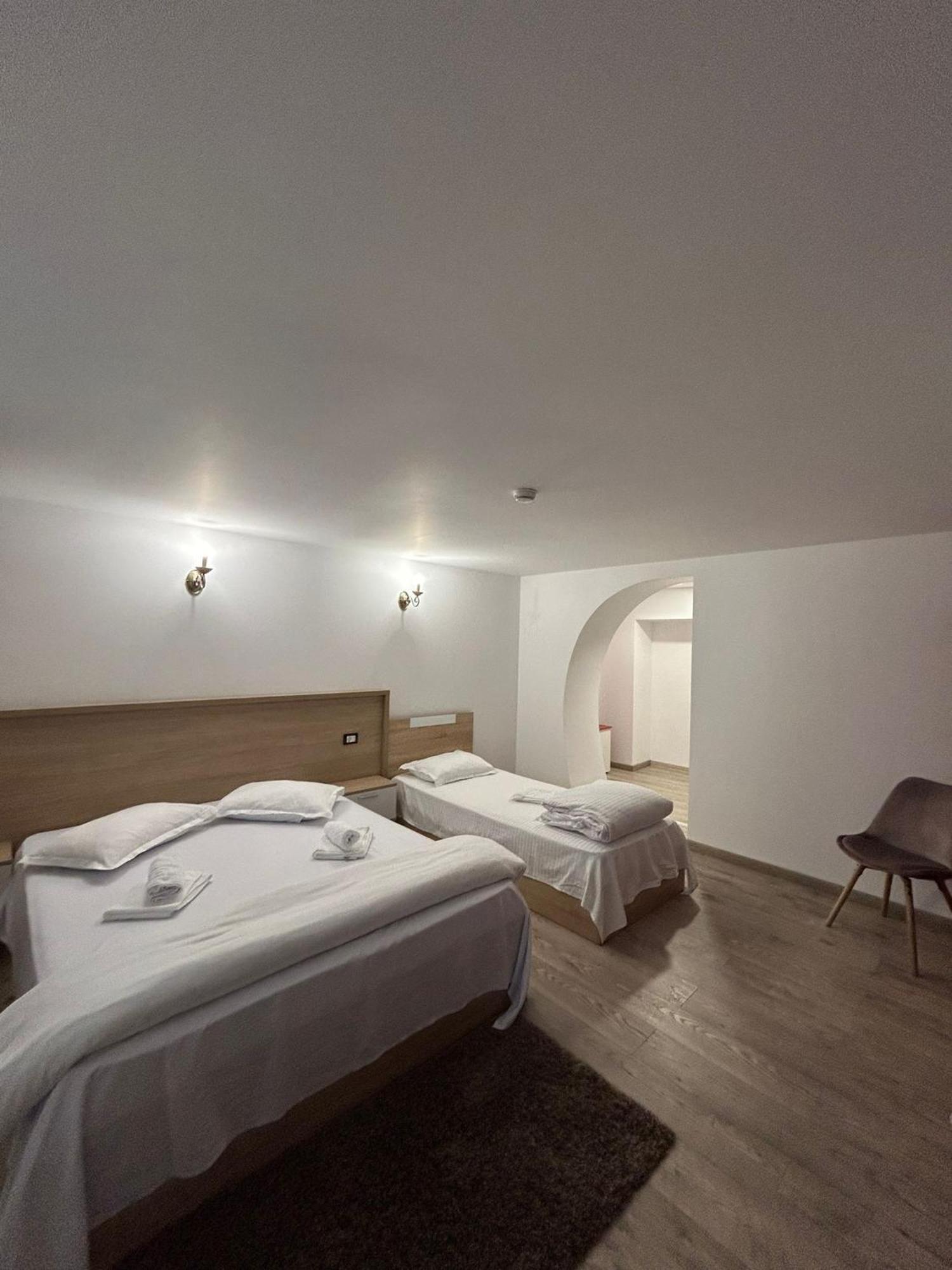 Complex Zeus Hotel Leresti Ngoại thất bức ảnh